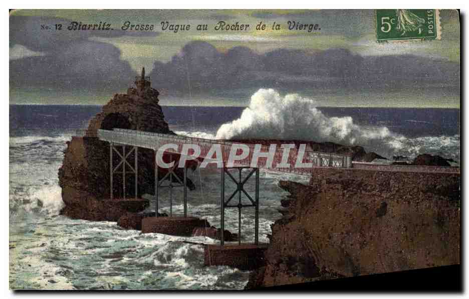 CPA Biarritz Grosse Vague au Rocher de la Vierge