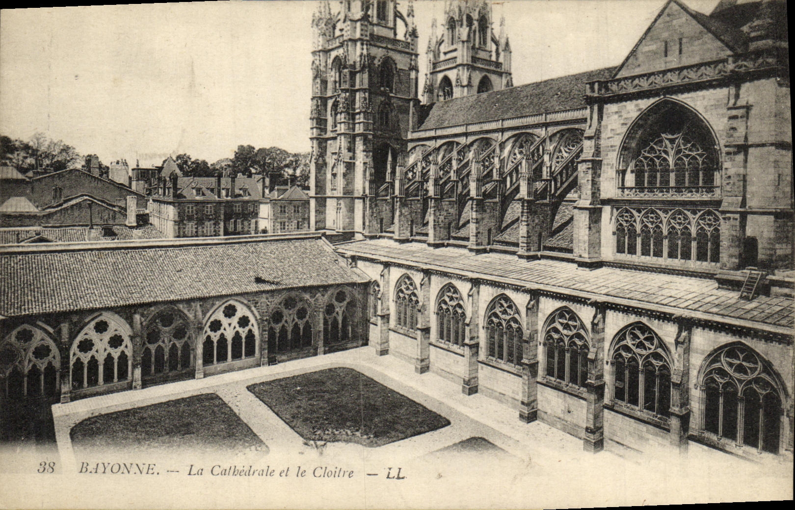 CPA Bayonne La Cathedrale et la Cloitre