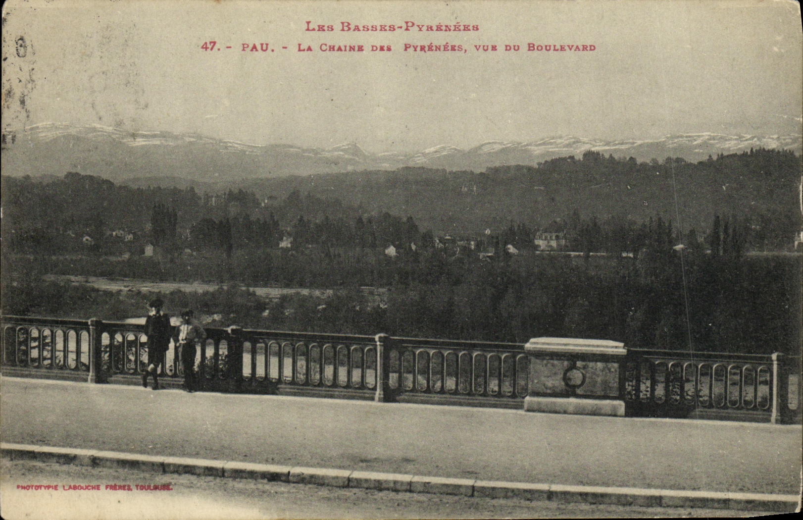 CPA Pau La Chaine des Pyrenees Vue du Boulevard