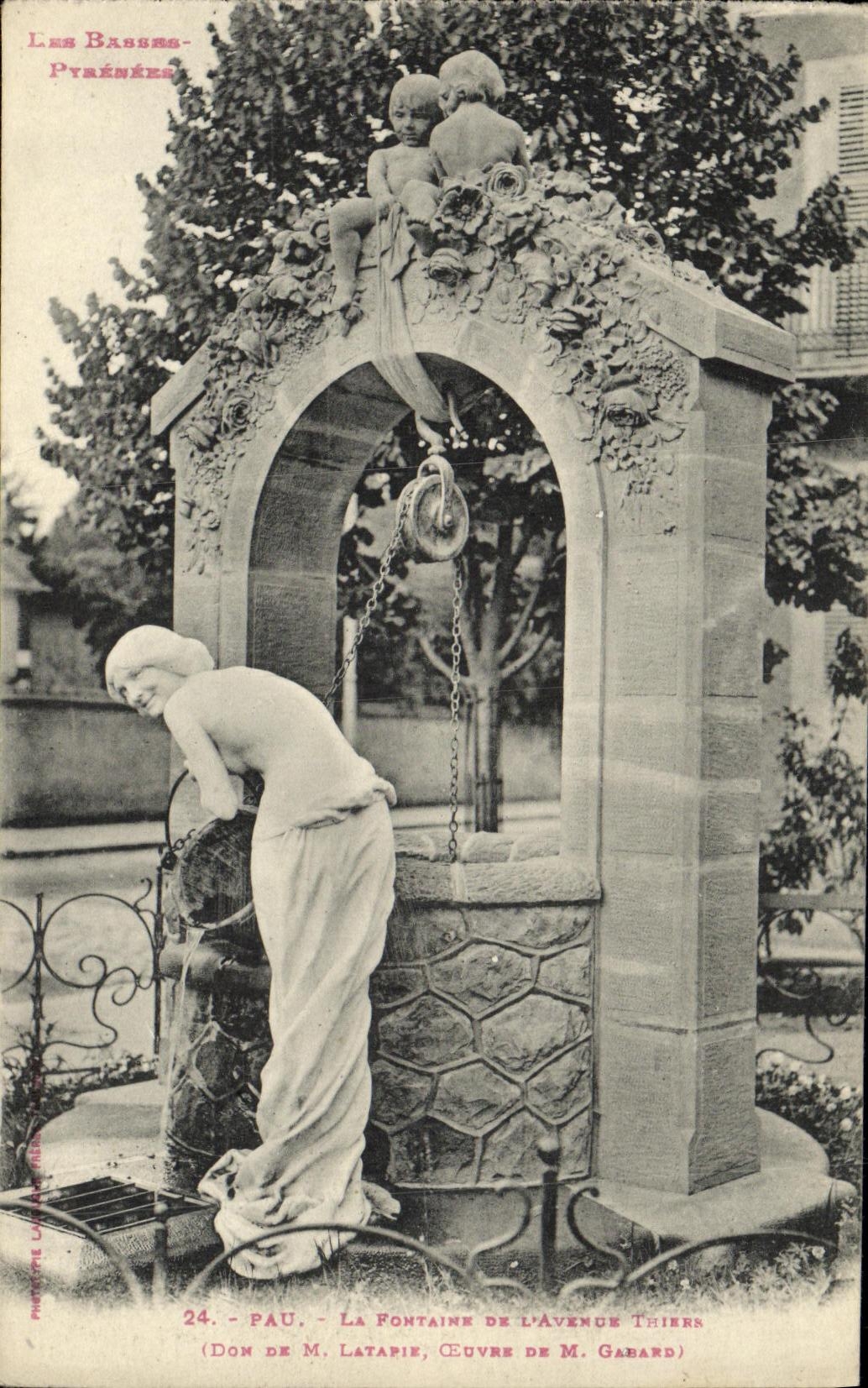 CPA Pau La Fontaine de l avenue Thiers