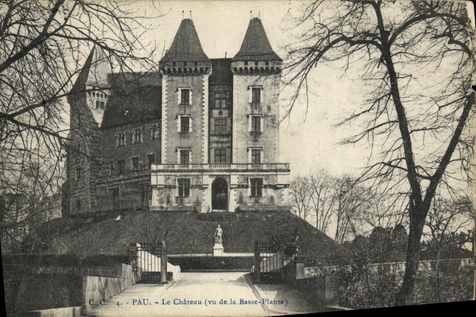 CPA Pau Le Chateau vu de la Basse Plante