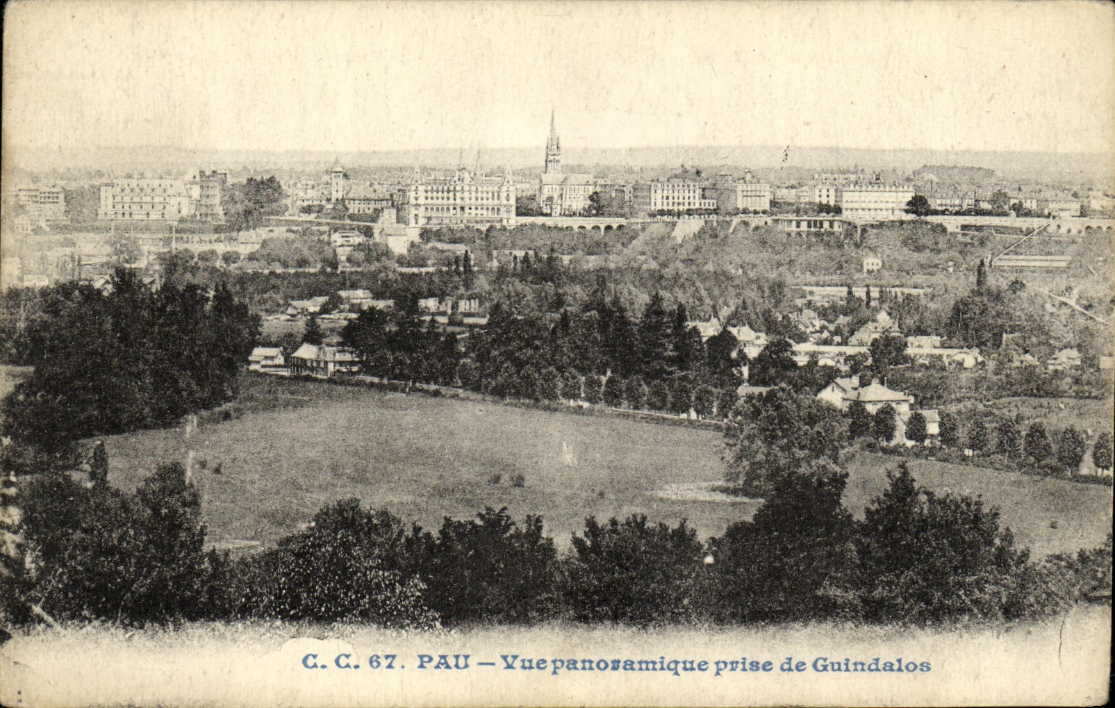 Pau — Vue panoramique prise de Guindalos — C.C. 67
