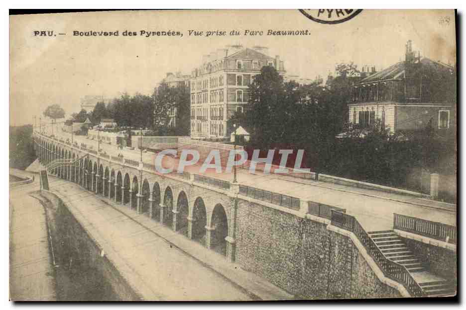 CPA Pau Boulevard des Pyrenees Vue prisr du parc Beaumont