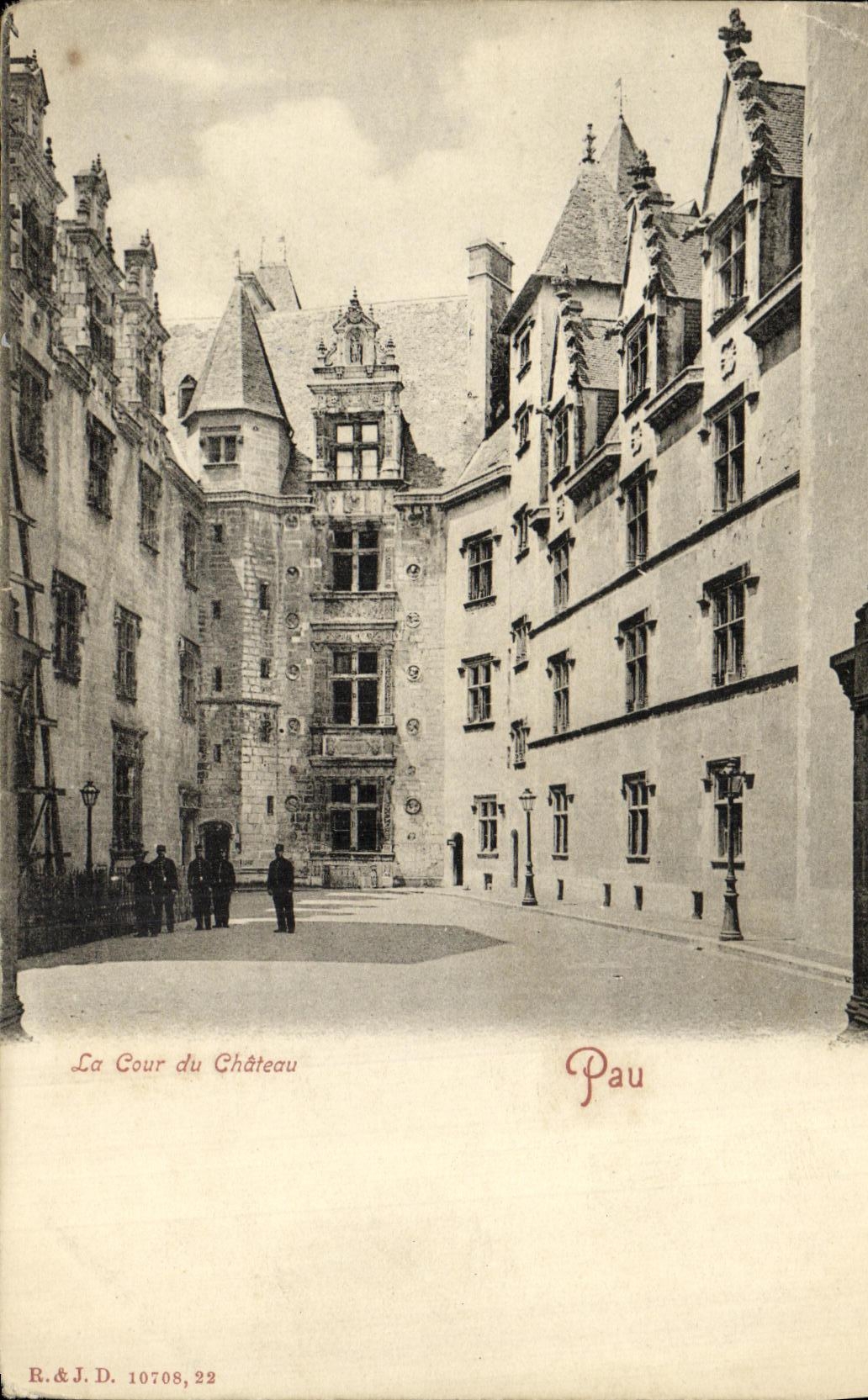 CPA Pau La Cour du Chateau