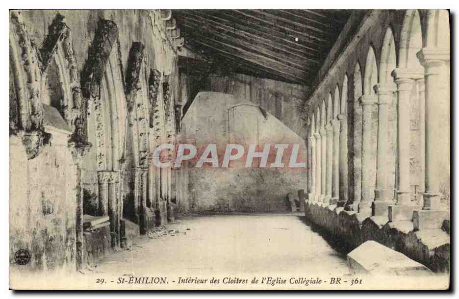 CPA Saint Emilion Interieur des Cloitres de L Eglise Collegiale
