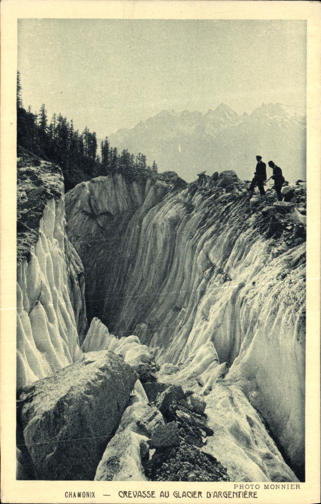 CPA Chamonix Crevasse Au Glacier D Argentiere