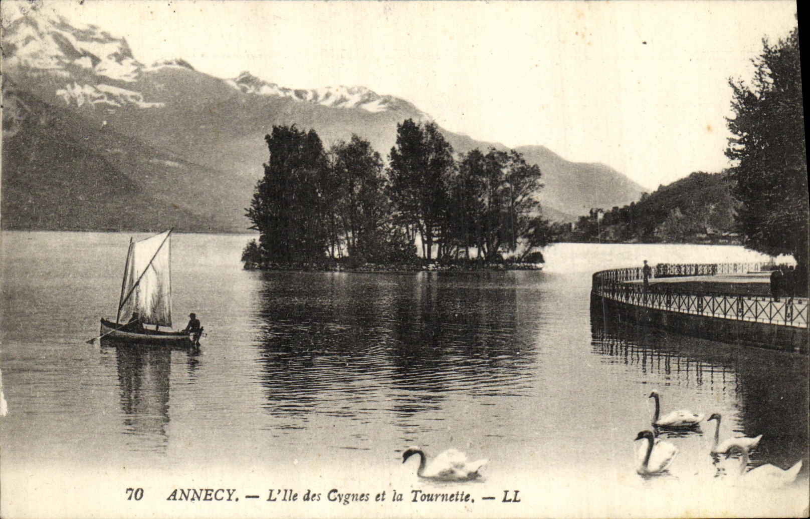 CPA Lac Annecy L Ile des Cygnes et la Tournette