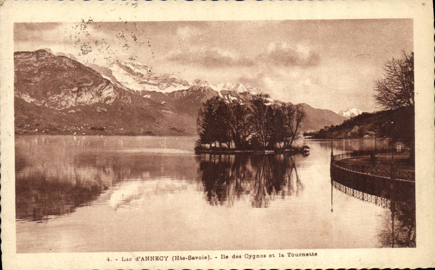 CPA Lac Annecy IIe des Cygnes et la Tournette