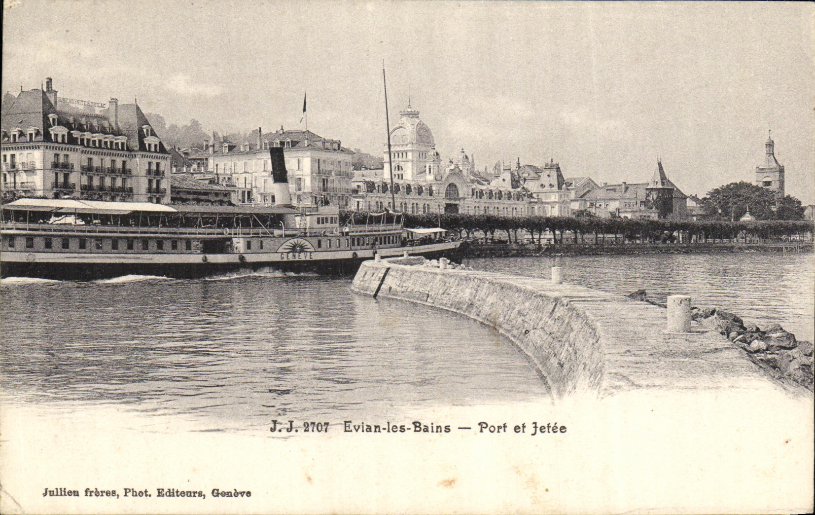 CPA Evian les Bains Port et Jetee Bateau