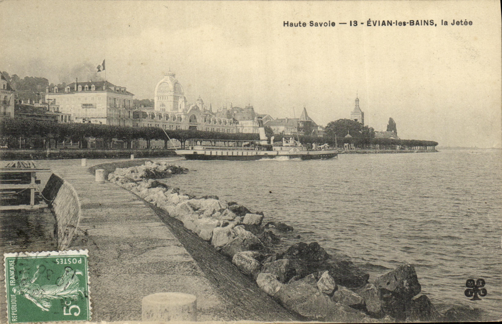 CPA Evian les Bains la Jetee Bateau