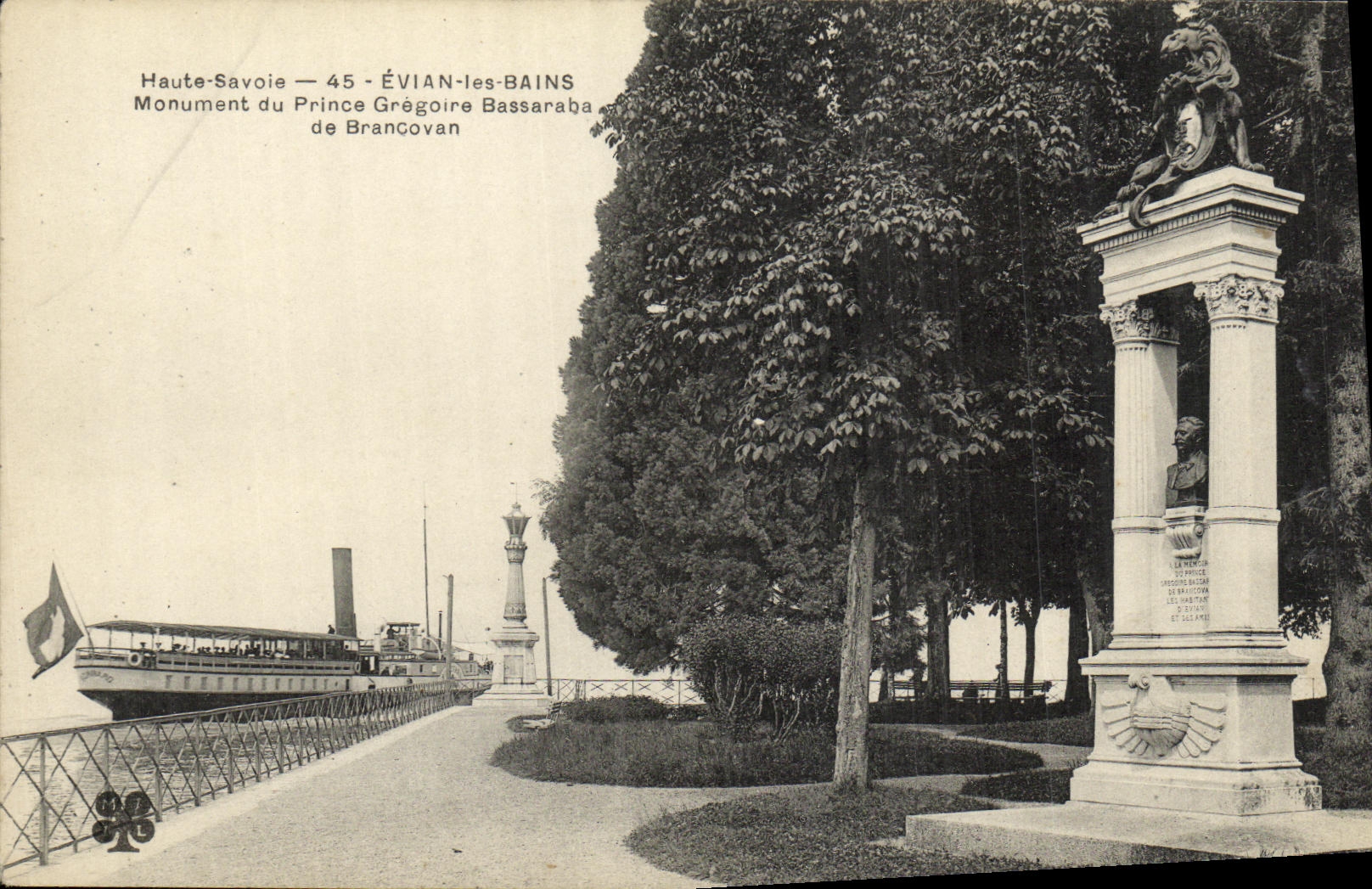 CPA Evian les Bains Monument du Prince Gregoire Bassaraba de Brancovan Bateau