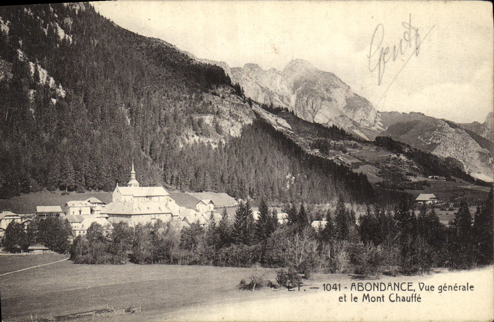 CPA Abondance Vue generale et le Mont Chauffe