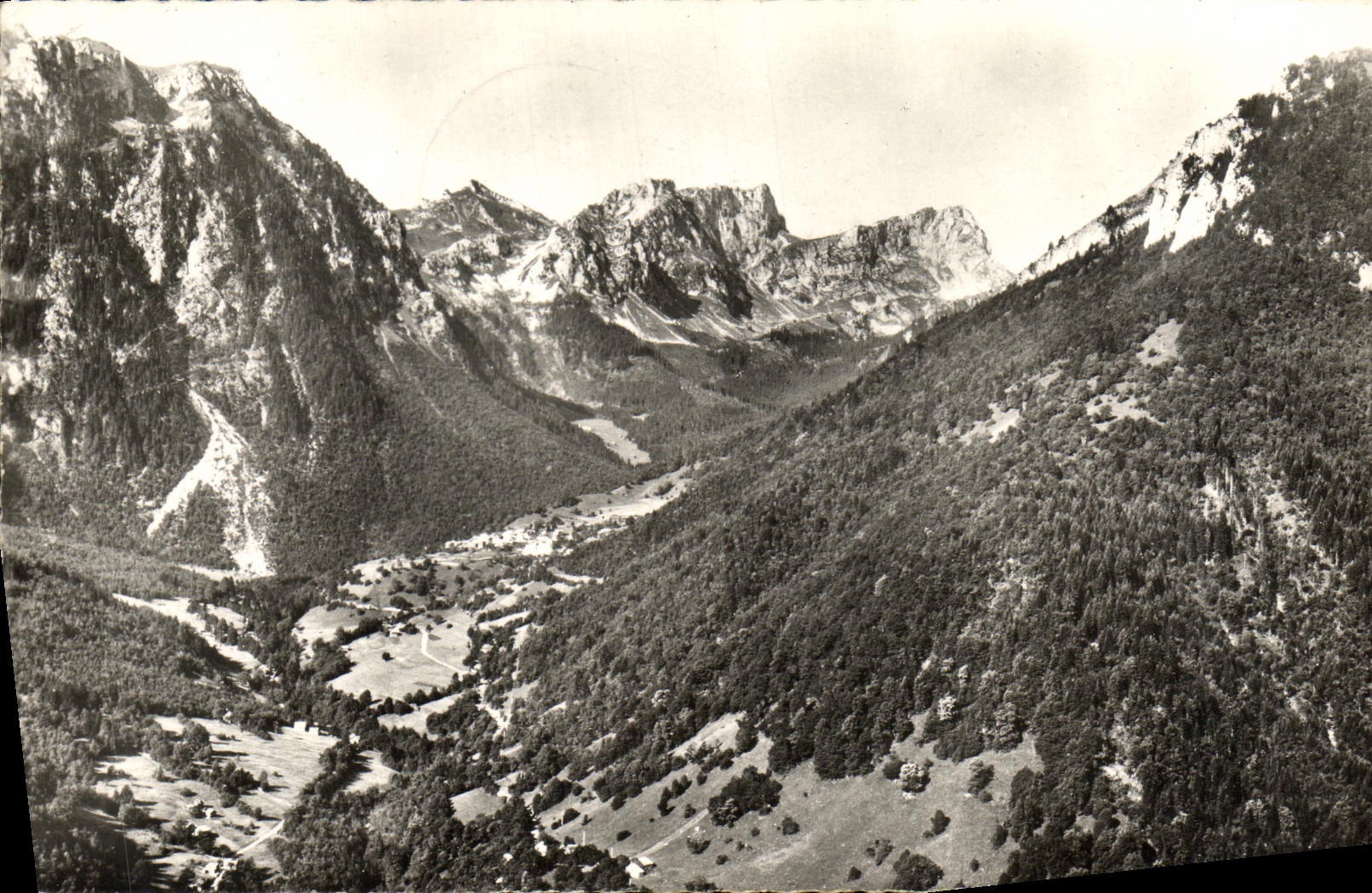 Novel (Haute-Savoie) — vue aérienne — Les Éditions Hébert, n° 8815