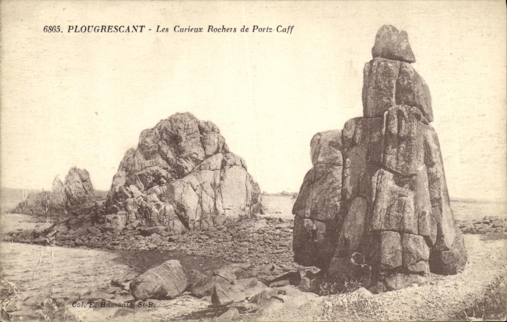 PLOUGRESCANT - Les Curieux Rochers de Portz-Caff — Col. E. Hamonie, St-B.
