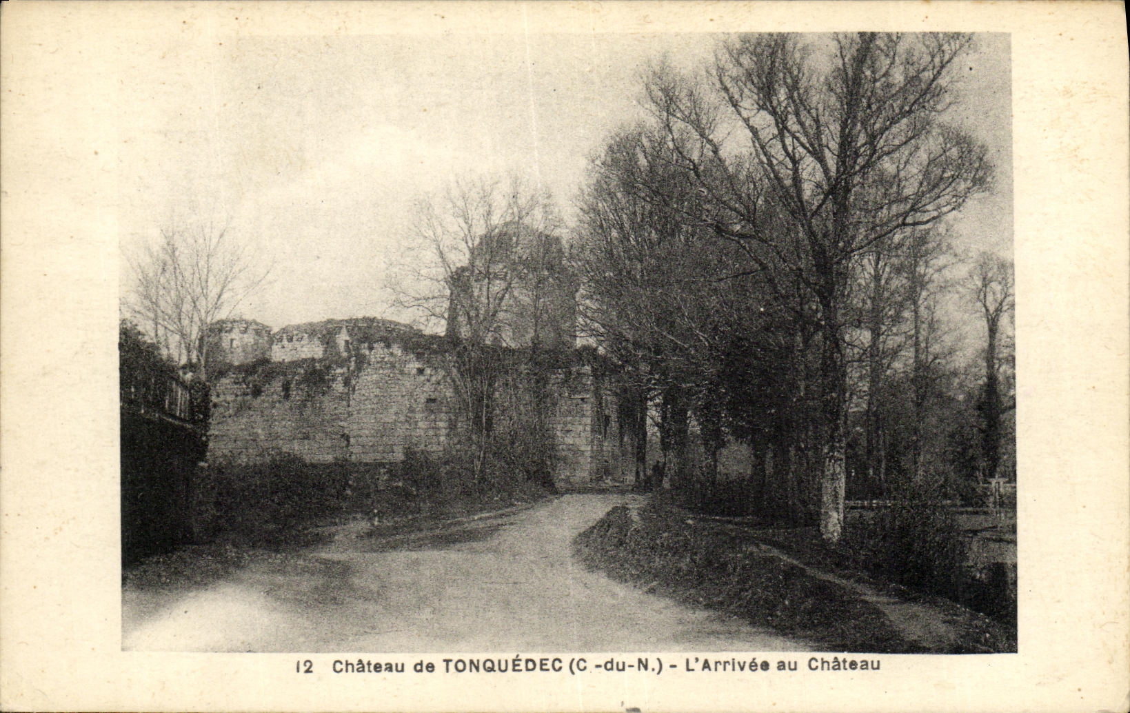 Castillo de Tonquédec (C.-du-N.) — Llegada al Castillo — Editor no identificado, n° 12