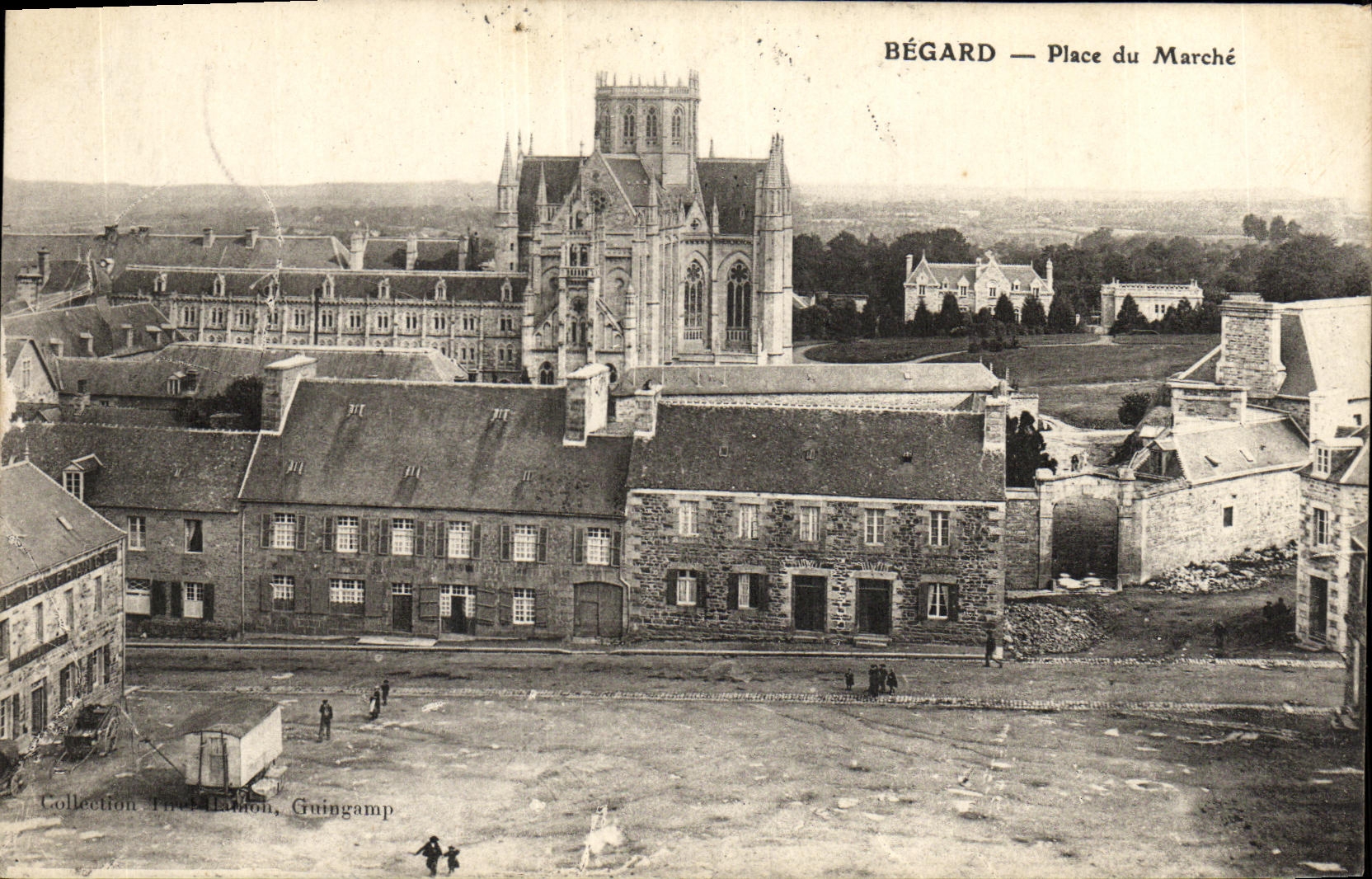 Bégard — Place du Marché — Collection Trivel-Lamon, Guingamp - Recto