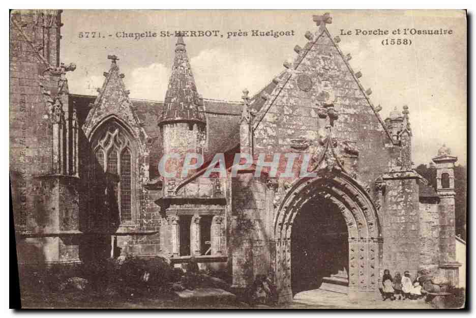 CPA Chapelle Saint Herbot pres Huelgoat Le porche de l ossuaire