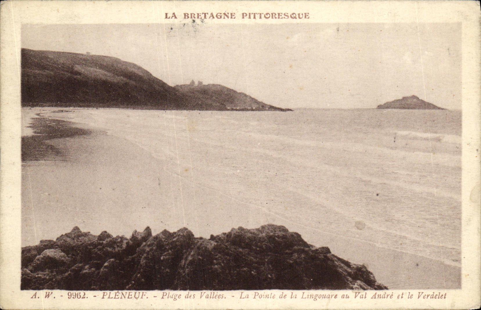 Plage des Vallées — La Pointe de la Lingouare au Val André et le Verdelet — A.W. - 9962 - Pléneuf