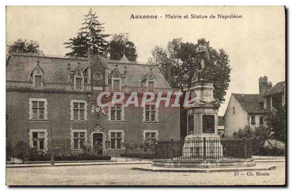 CPA Auxonne Mairie et Statue de Napoleon 1er