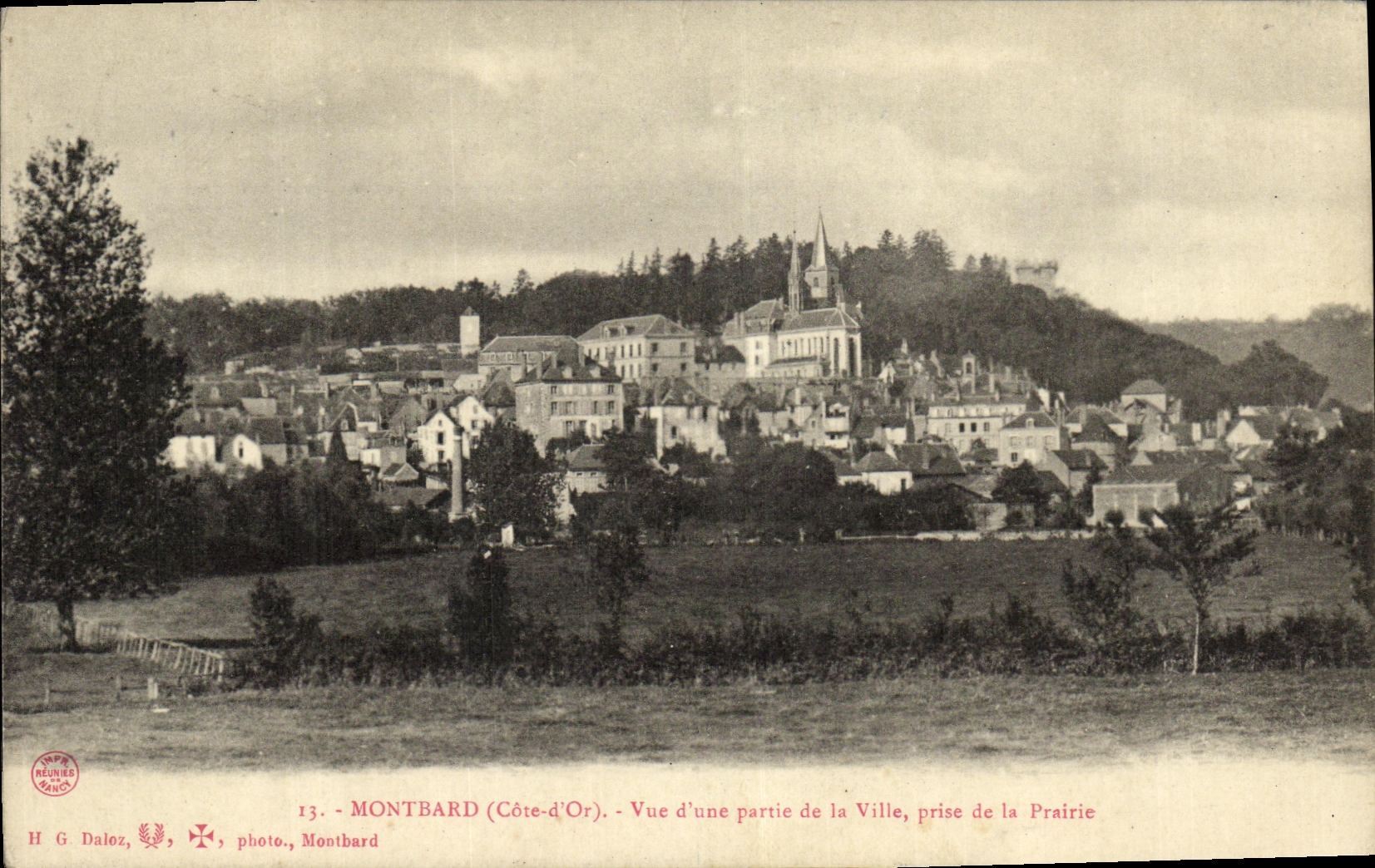 CPA Montbard Vue d une partie de la Ville prise de la Prairie