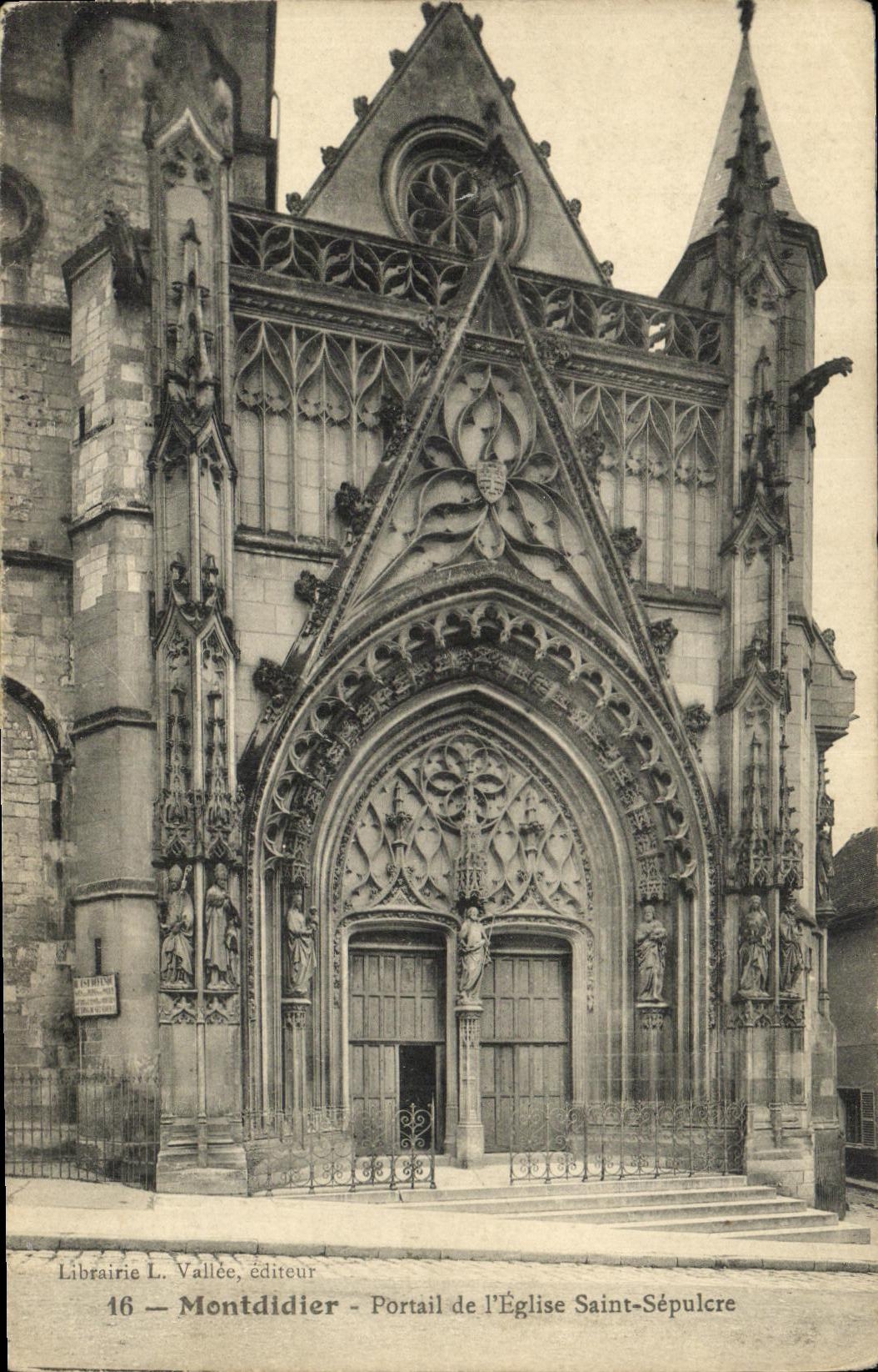 CPA Montdidier Portail de l Eglise Saint Sepulcre
