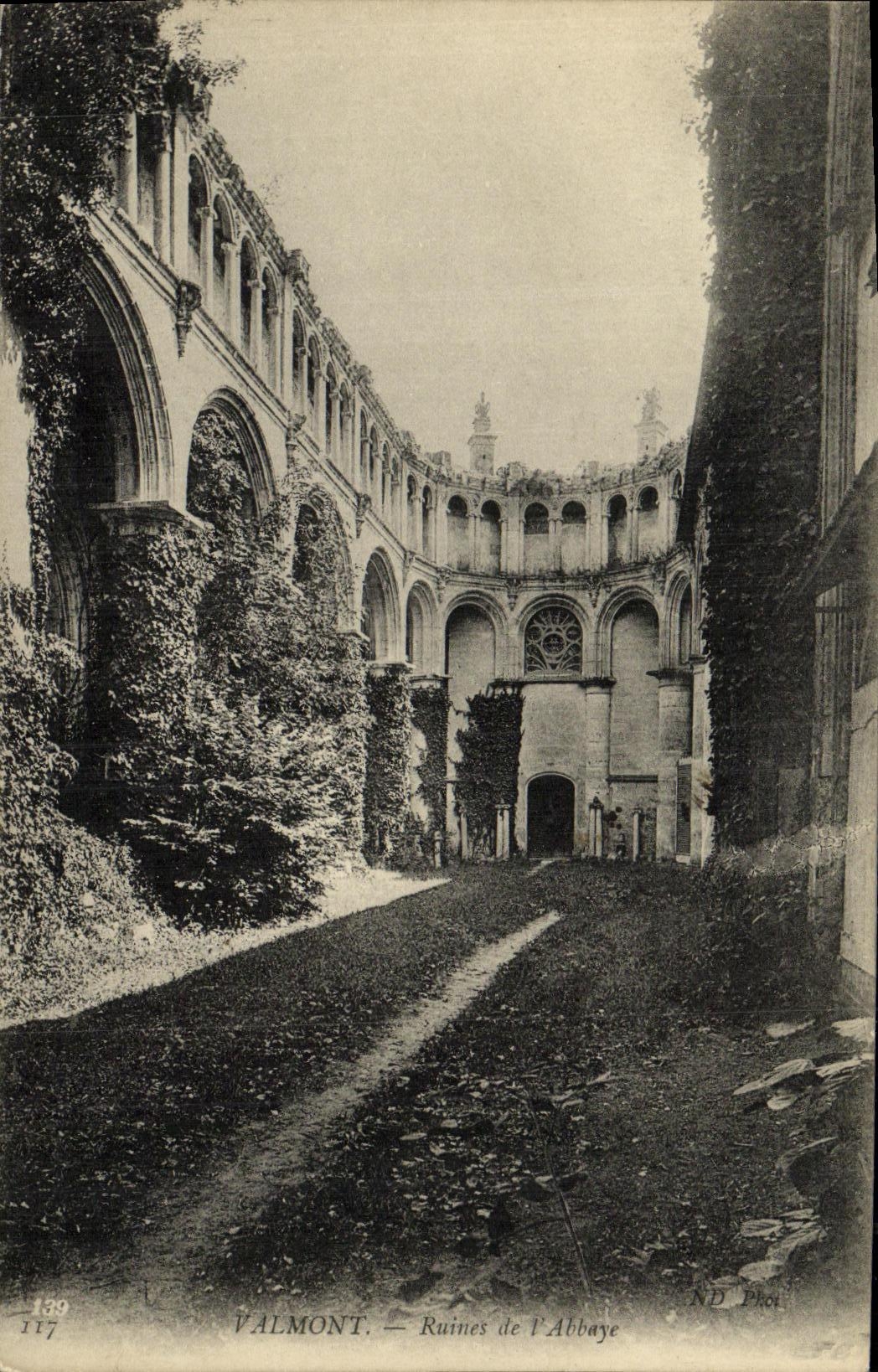 CPA Valmont Ruines de l Abbaye