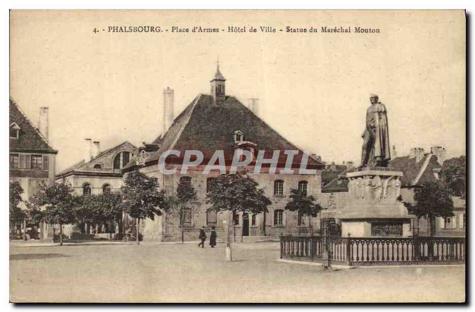 Phalsbourg - Place d'Armes - Hôtel de Ville - Statue du Maréchal Mouton