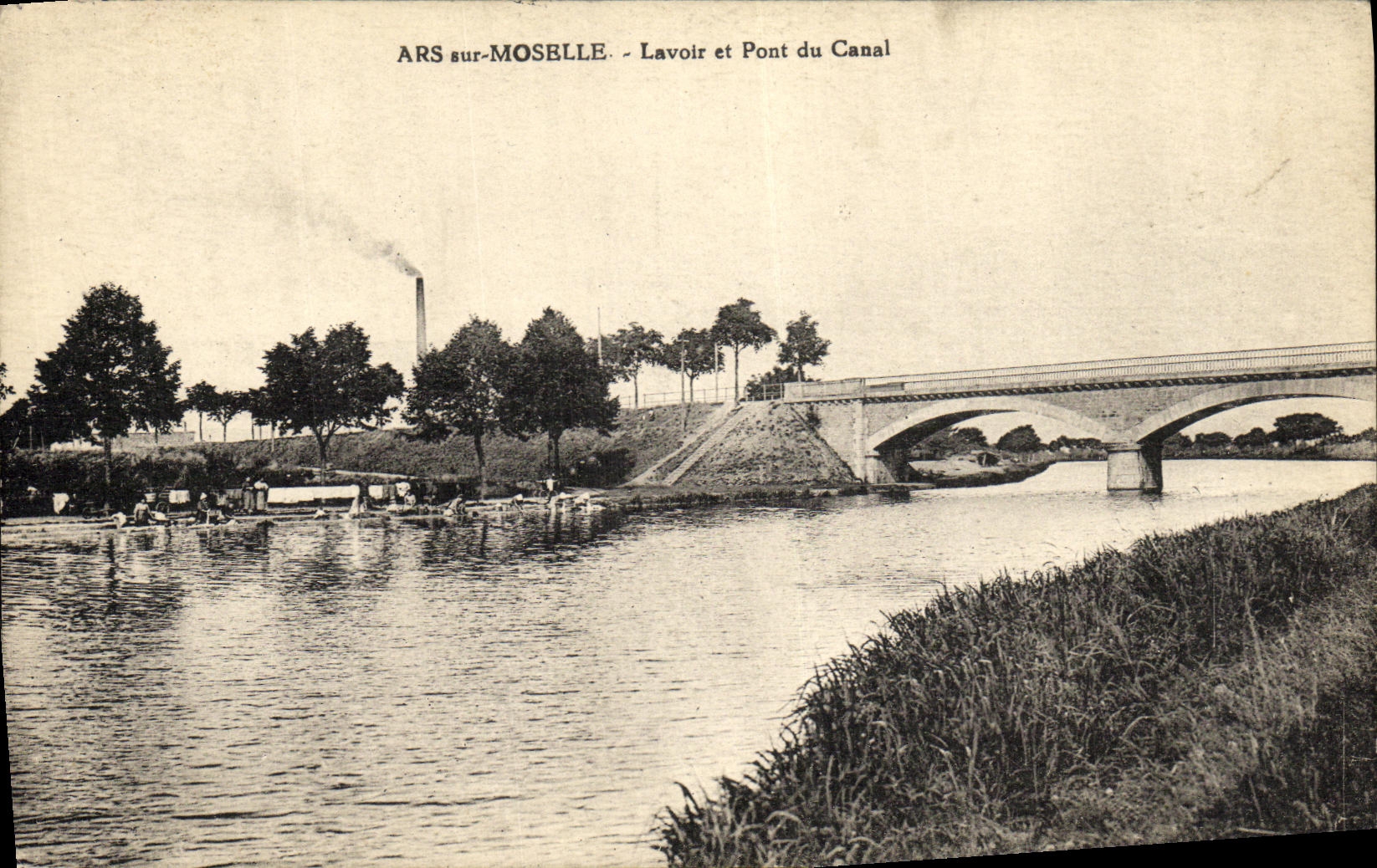 CPA Ars sur Moselle Lavoir et Pont du Canal