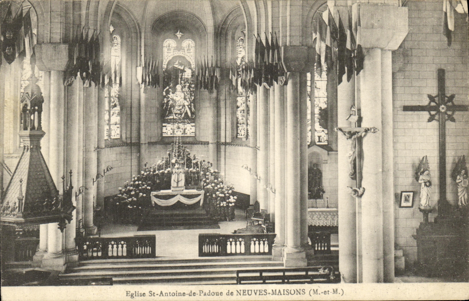 CPA Eglise St Antoine de Padoue de Neuves Maisons