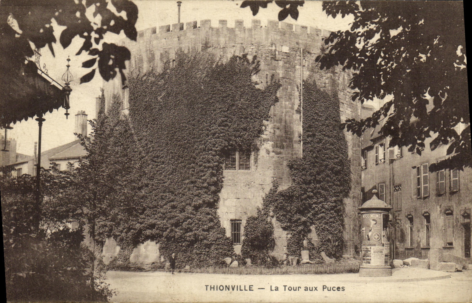 CPA Thoinville La Tour aux Puces