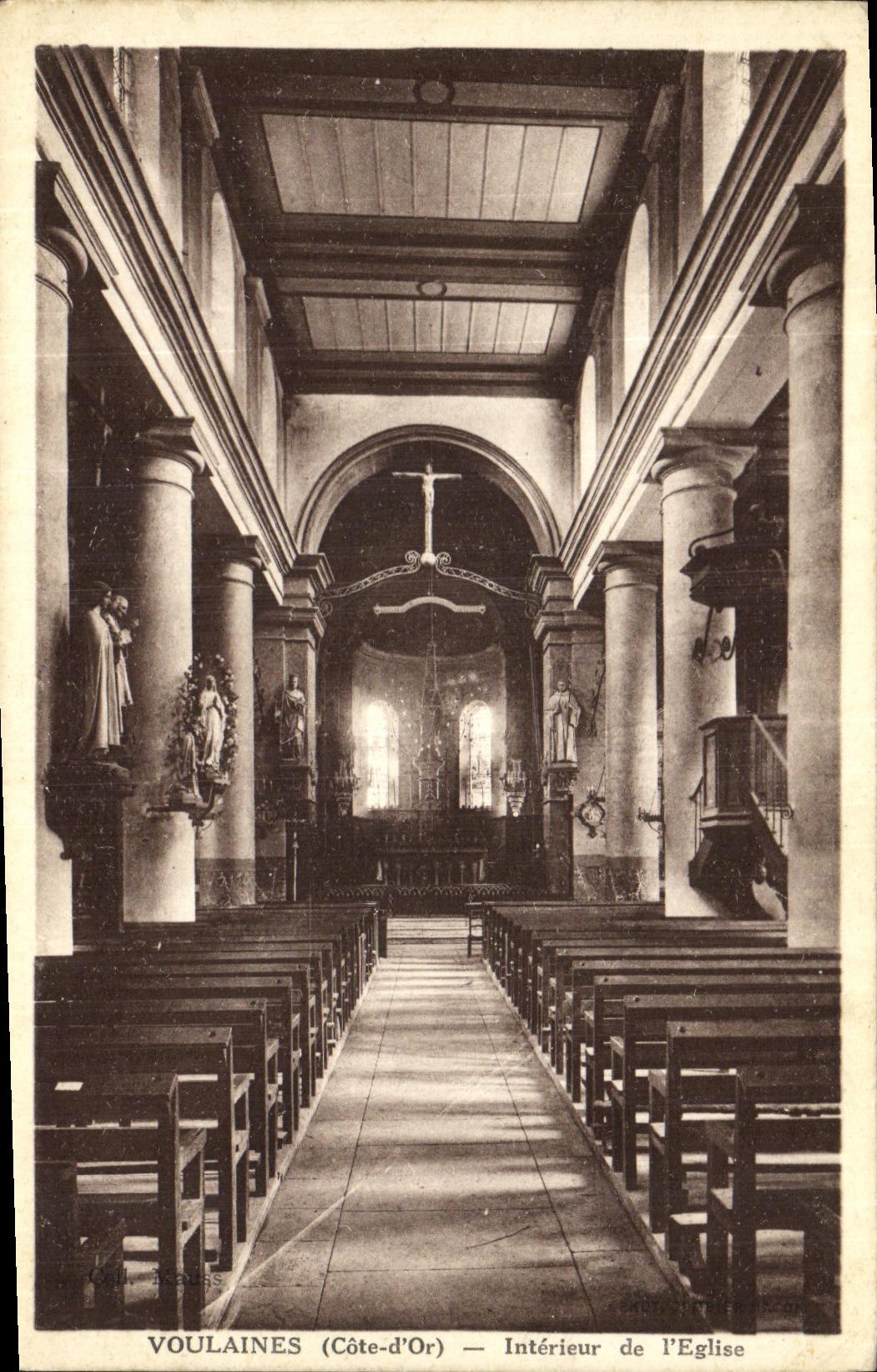 CPA Voulaines Interieur de l Eglise