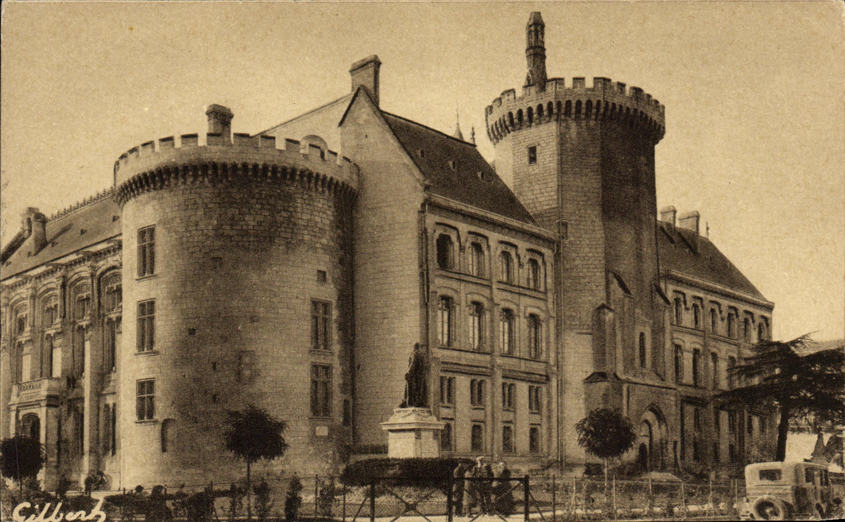 CPA Angouleme L Hotel de Ville