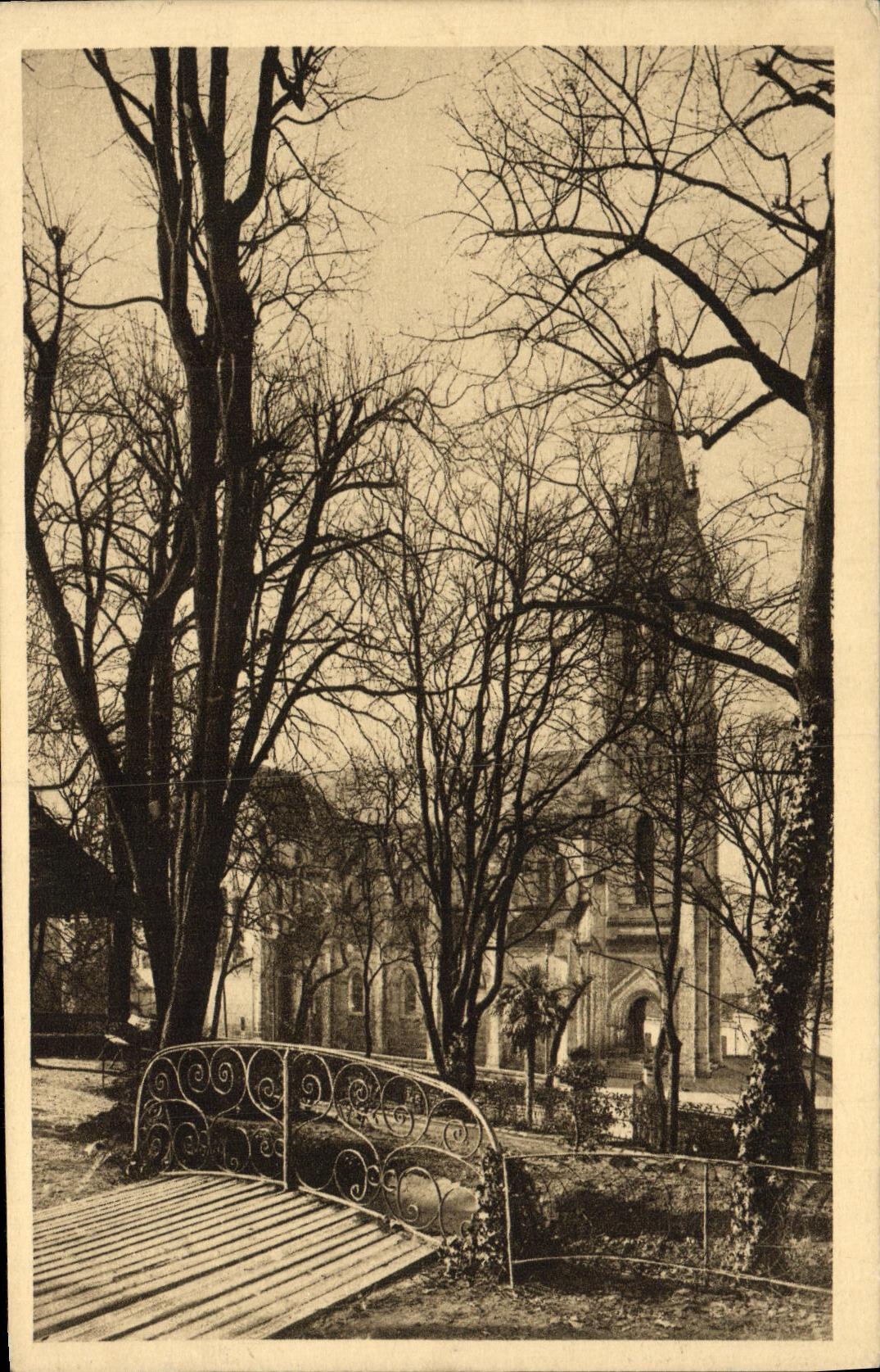 Jardin Vert et Église Saint-Ausone — Les Beautés de France, n° 522 — Édition d'Art A. Gilbert, Angoulême