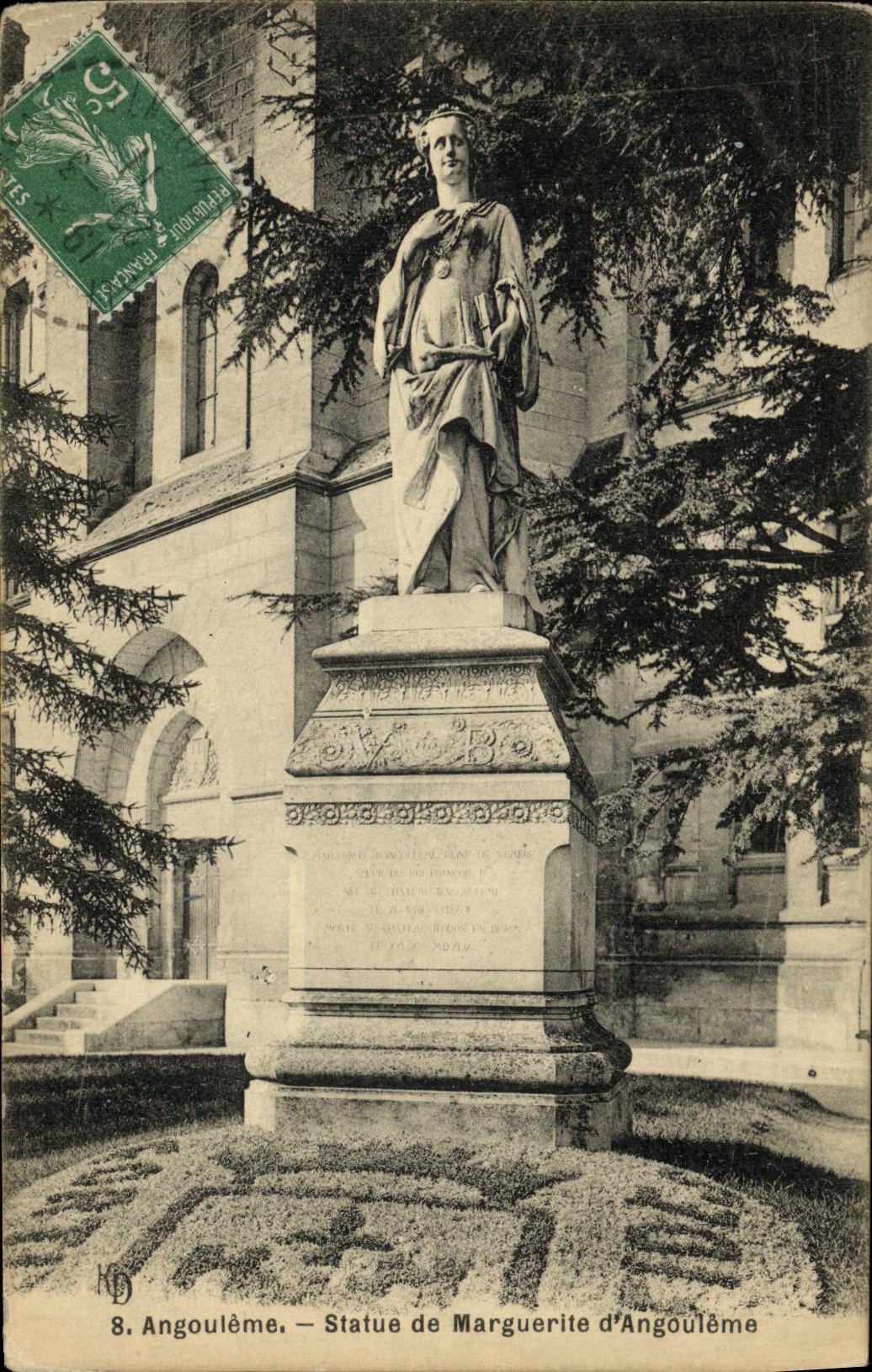 CPA Angouleme Statue de Marguerite d Angouleme