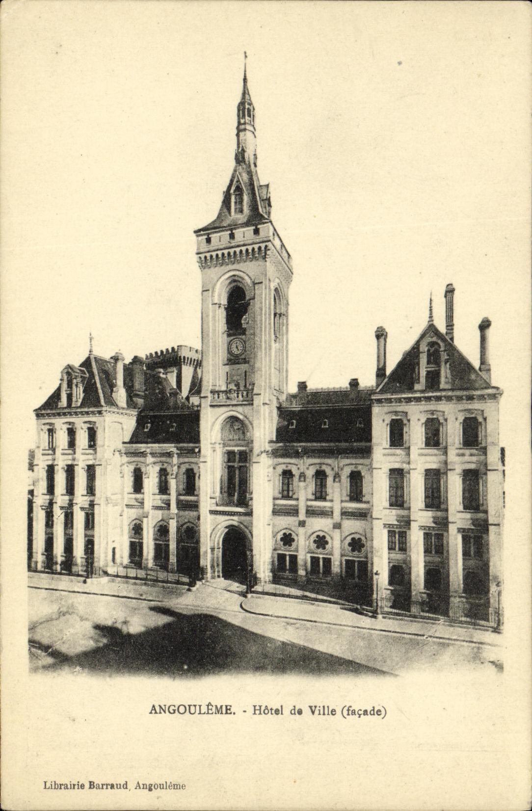 CPA Angouleme Hotel de Ville facade