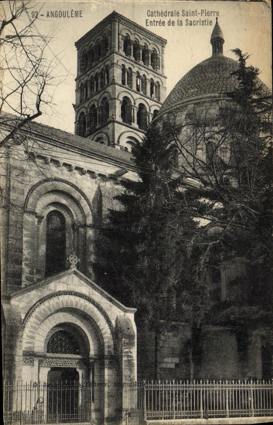 Angoulême — Cathédrale Saint-Pierre, Entrée de la Sacristie — Éditeur : Angoulême
