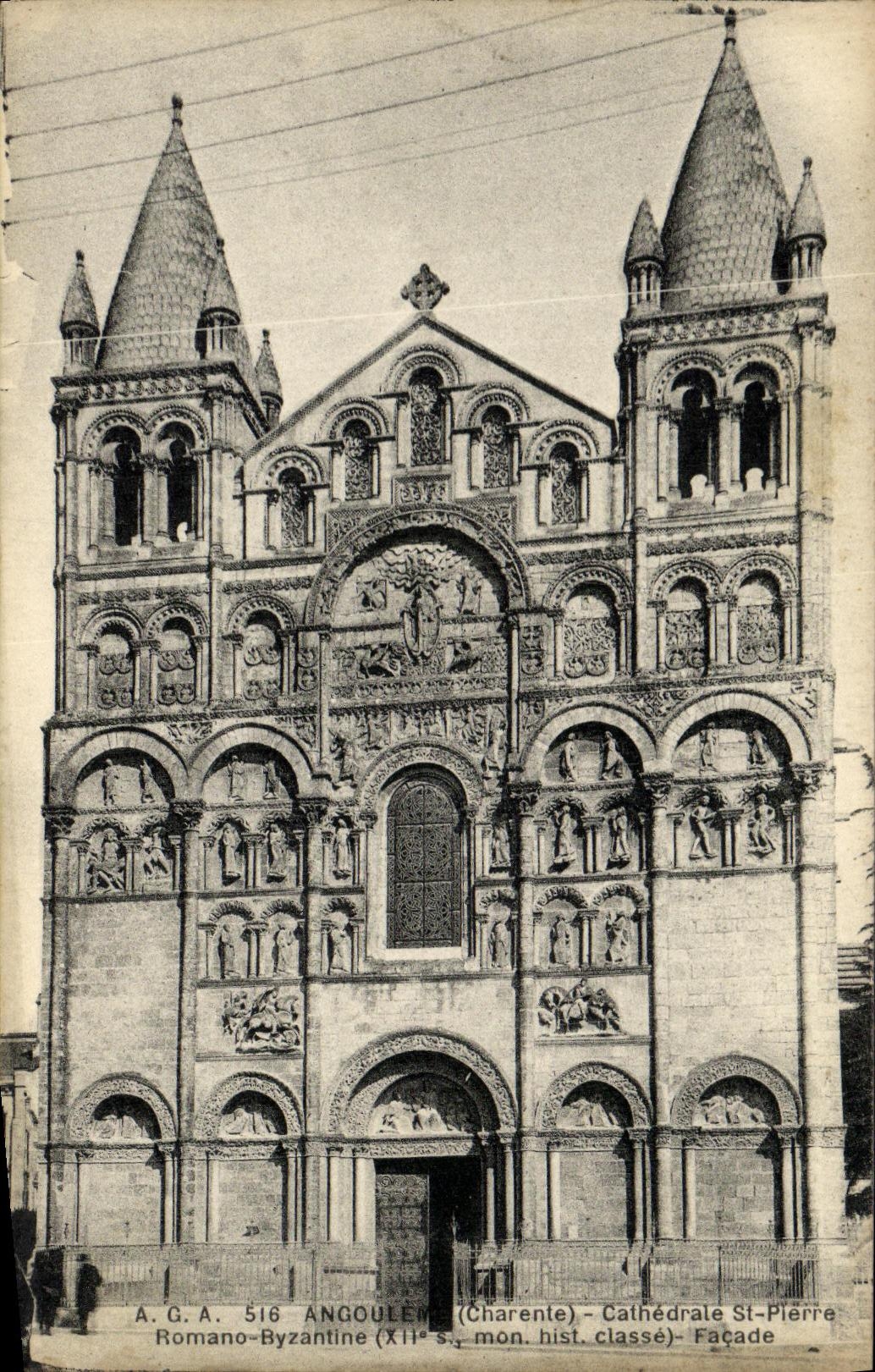 CPA Angouleme Cathedrale St Pierre Romano byzantine