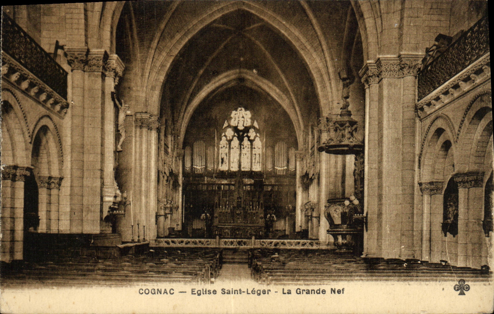 Cognac — Église Saint-Léger — La Grande Nef