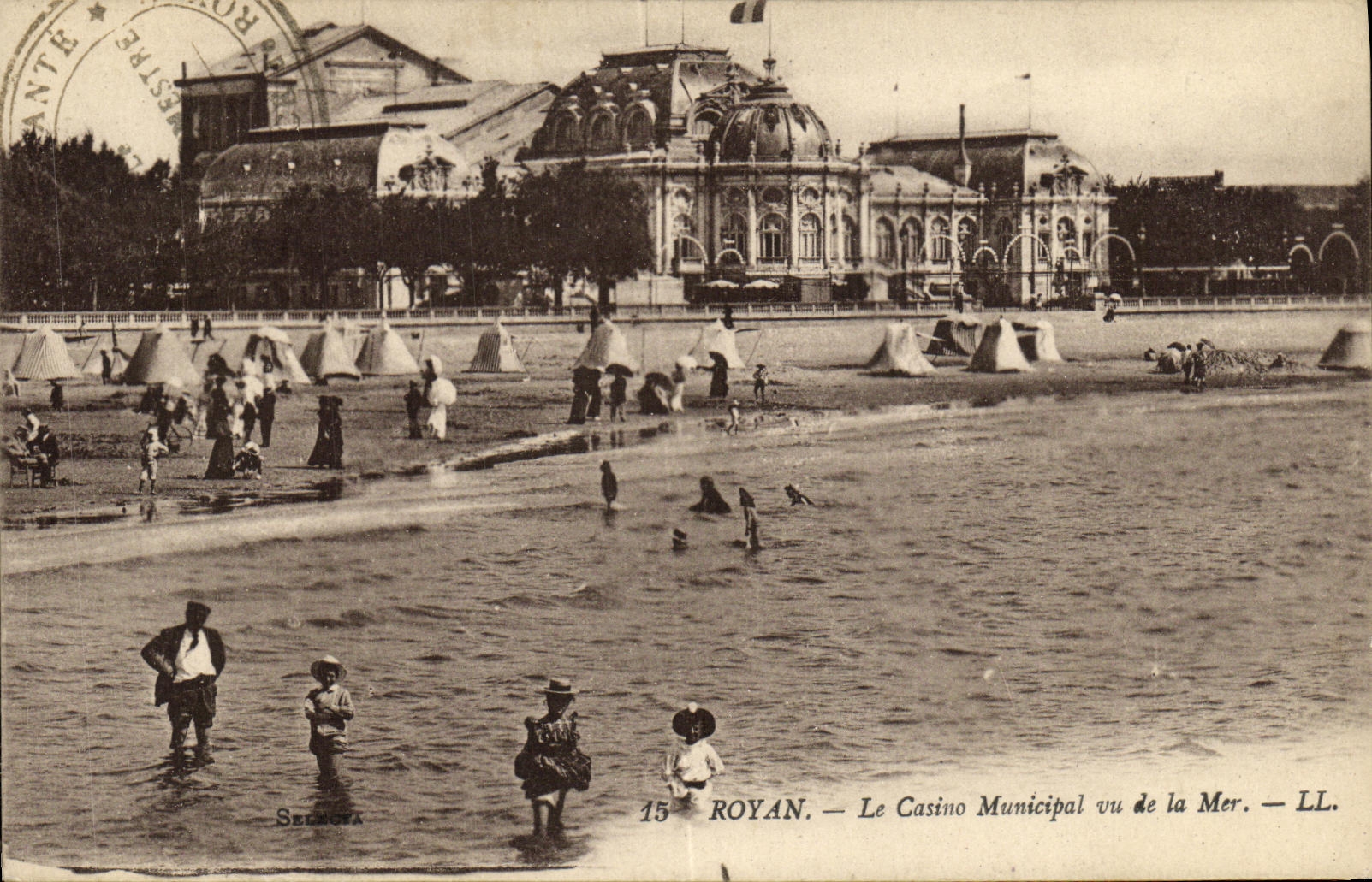 Royan — Le Casino Municipal vu de la Mer — LL. — Sélecta