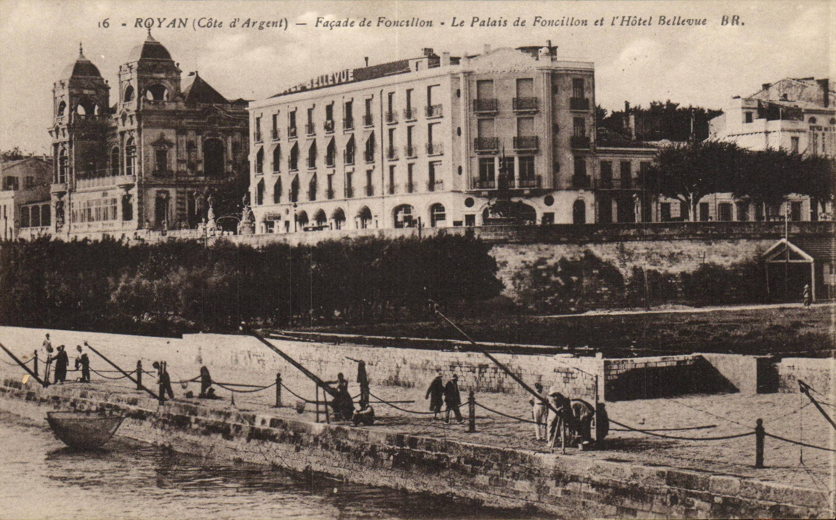 CPA Royan Facade de Foncillon Le palais de Foncillon et l hotel Bellevue 