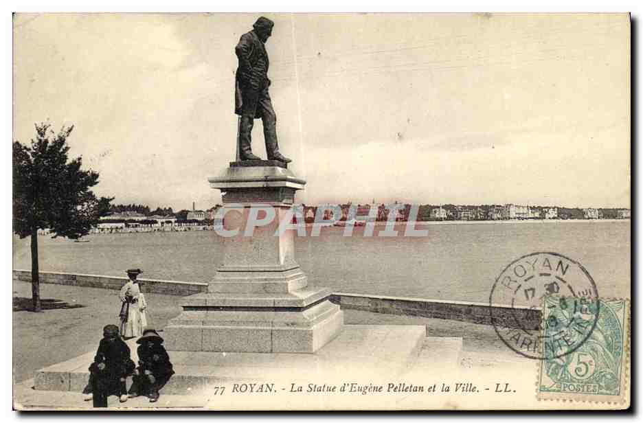CPA Royan Le Statue d Eugene Pelletan et la Ville