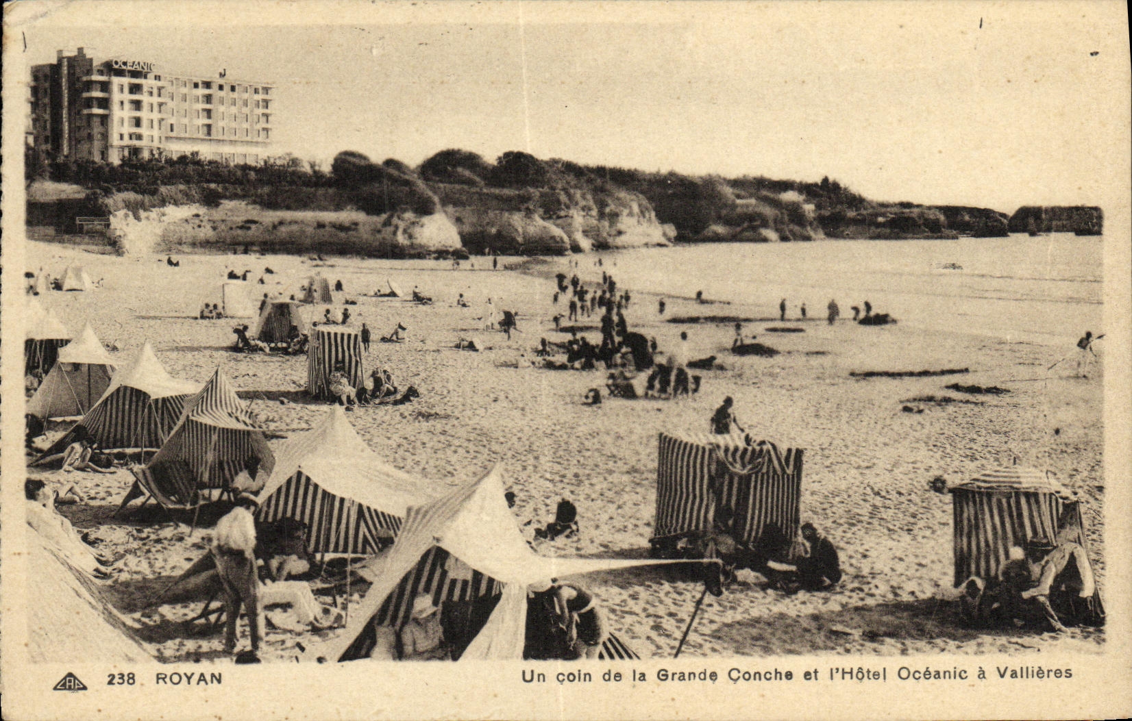 Royan — Un coin de la Grande Conche et l'Hôtel Océanic à Vallières — CP des Arts Photographiques, n°238