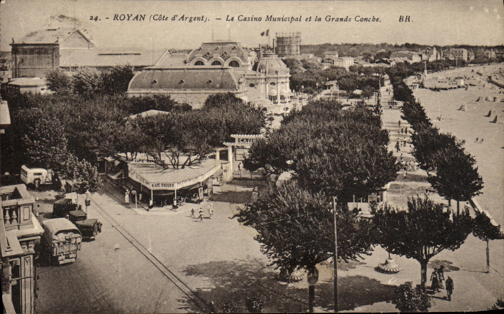 CPA Royan Le Casino Municrpal et la Grande Concbe