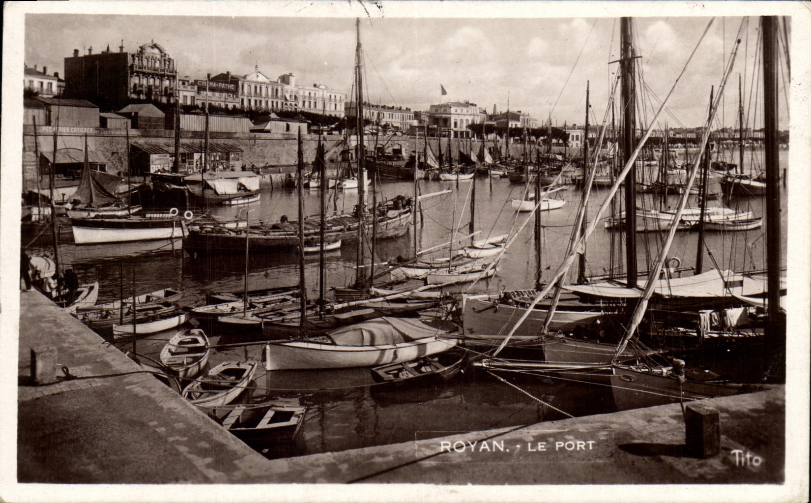 CPA Royan Le port Bateaux 