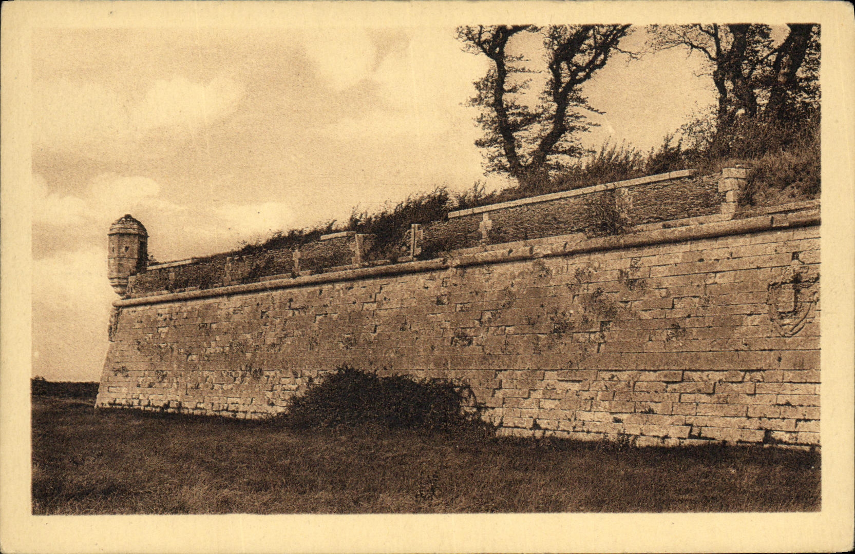 Ancienne Ville Forte de Hiers-Brouage — Côté Sud-Ouest des Remparts, côté Marennnes — Édition Etourneau à Brouage (Ch.-Inf.), N° 23