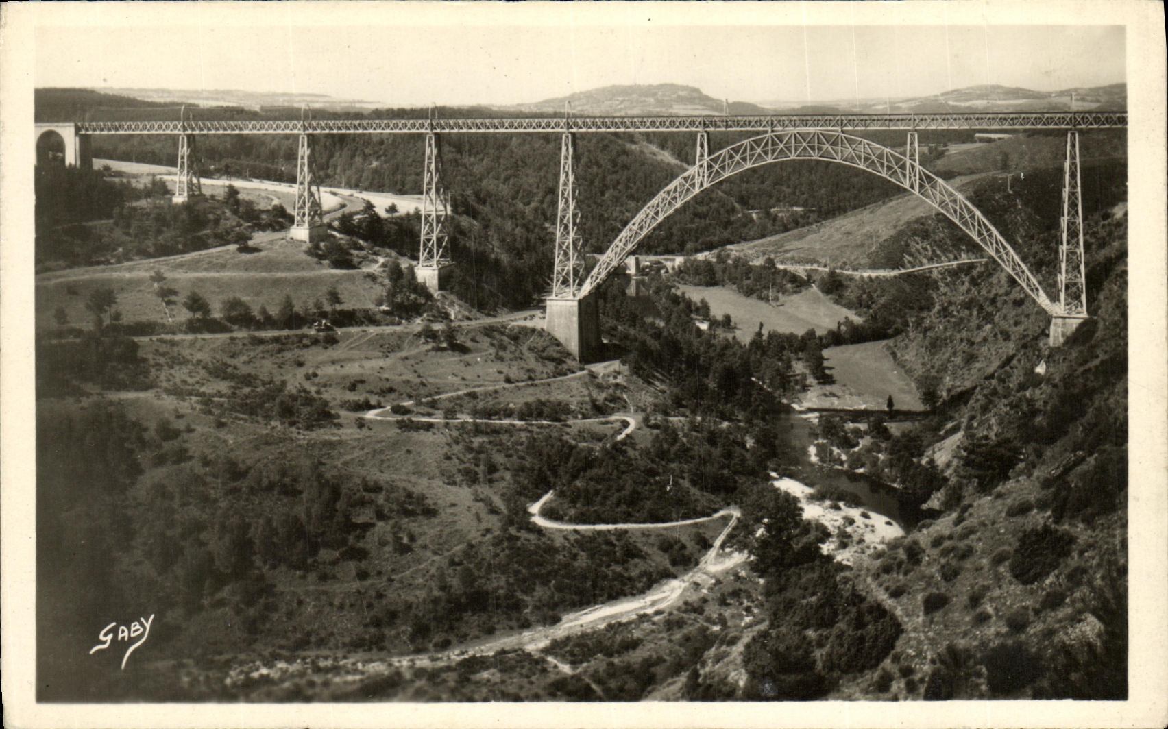 CPA Garabit Le Pont et la riviere La Truyere