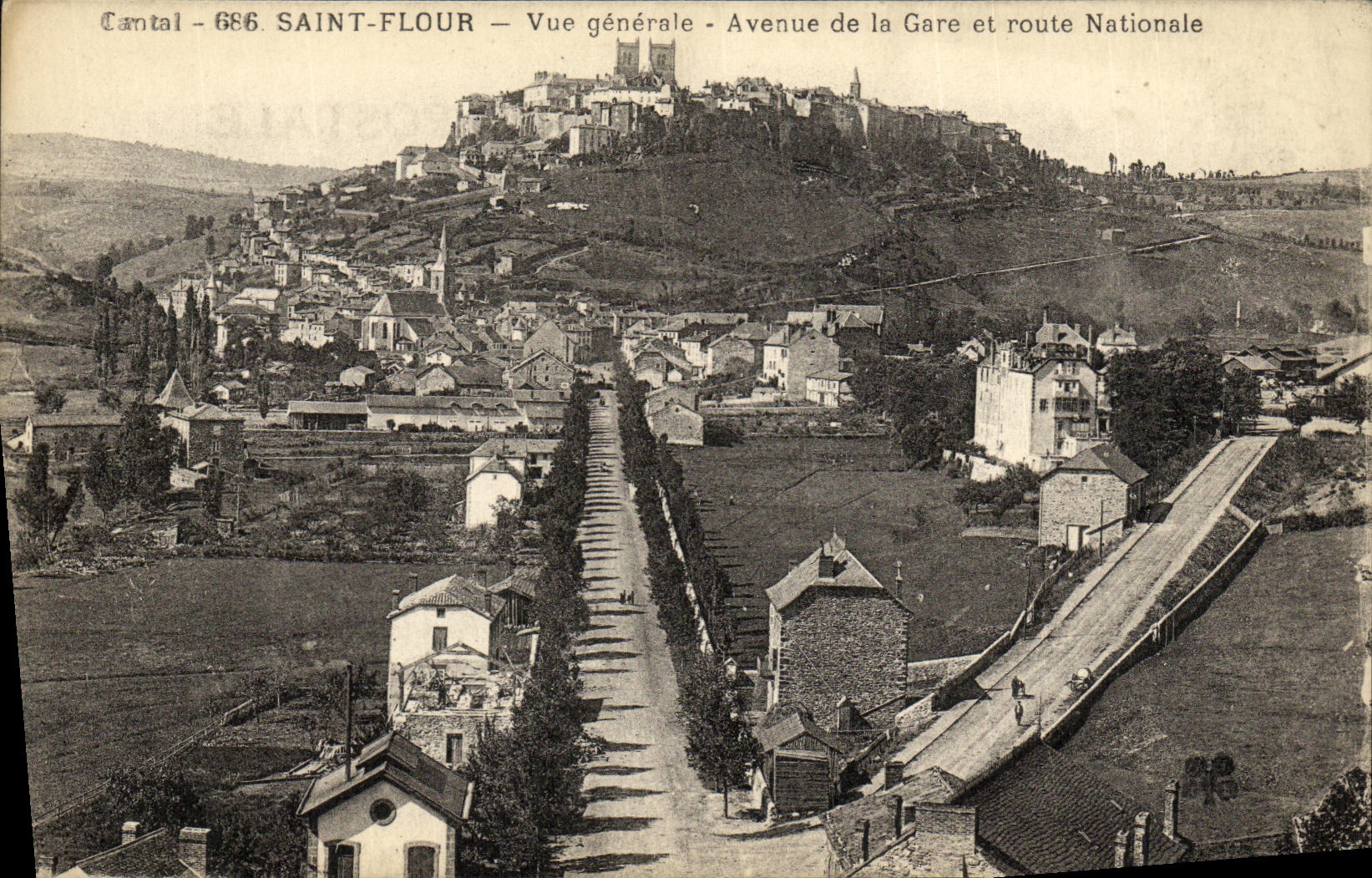 CPA Saint Flour Vue generale Avenue de la Gare et route Nationale