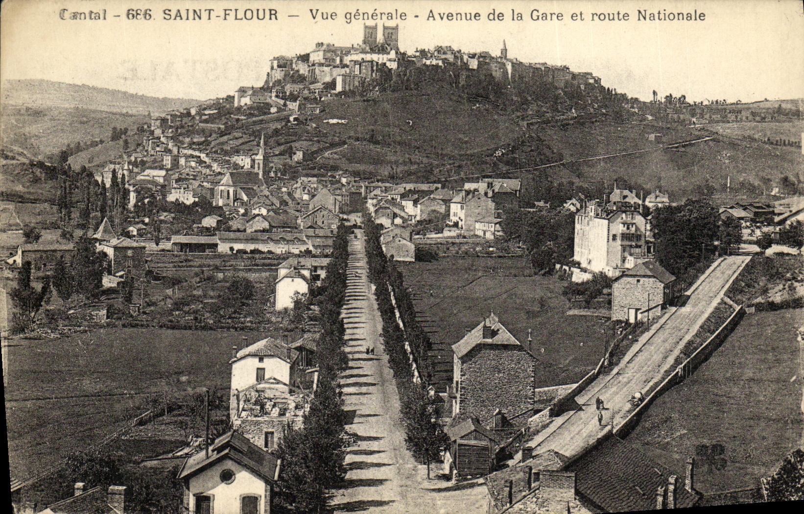 CPA Saint Flour Vue generale Avenue de la Gare et route Nationale