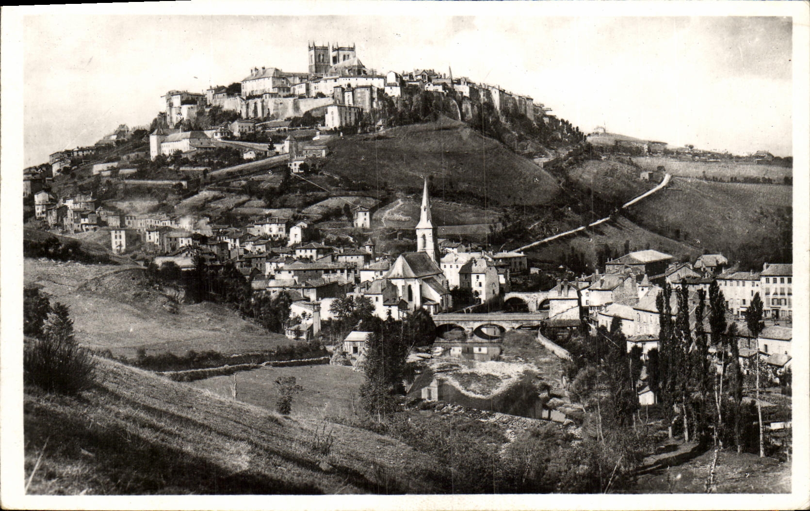 CPA Saint Flour Vue Generale Ville Haute 