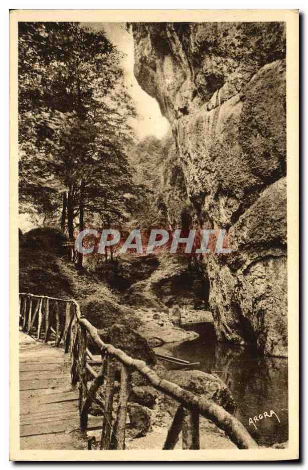 CPA Cantal Vic sur Cere Le Pas de la Cere